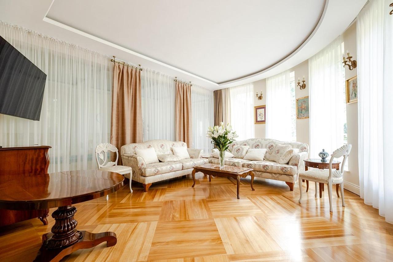 Luxury Villa Indoor Pool Warsaw Magdalenka المظهر الخارجي الصورة