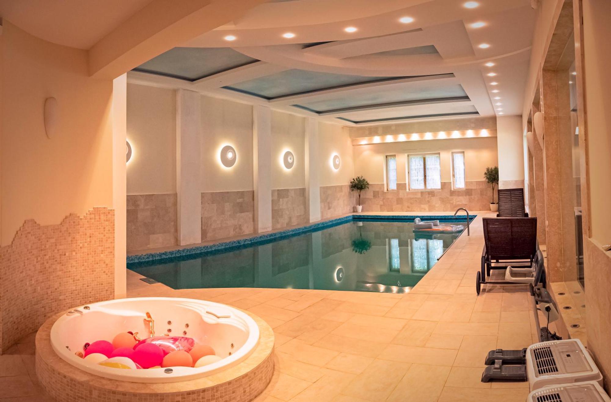 Luxury Villa Indoor Pool Warsaw Magdalenka المظهر الخارجي الصورة