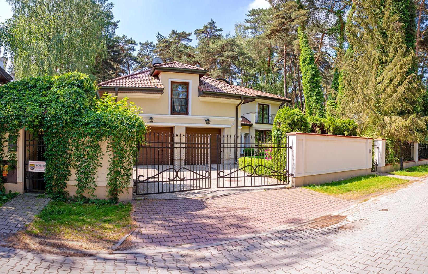 Luxury Villa Indoor Pool Warsaw Magdalenka المظهر الخارجي الصورة